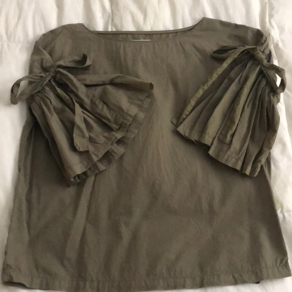 Lou and Grey army green top